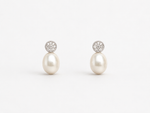 Load image into Gallery viewer, Pearl Spark Drop Studs